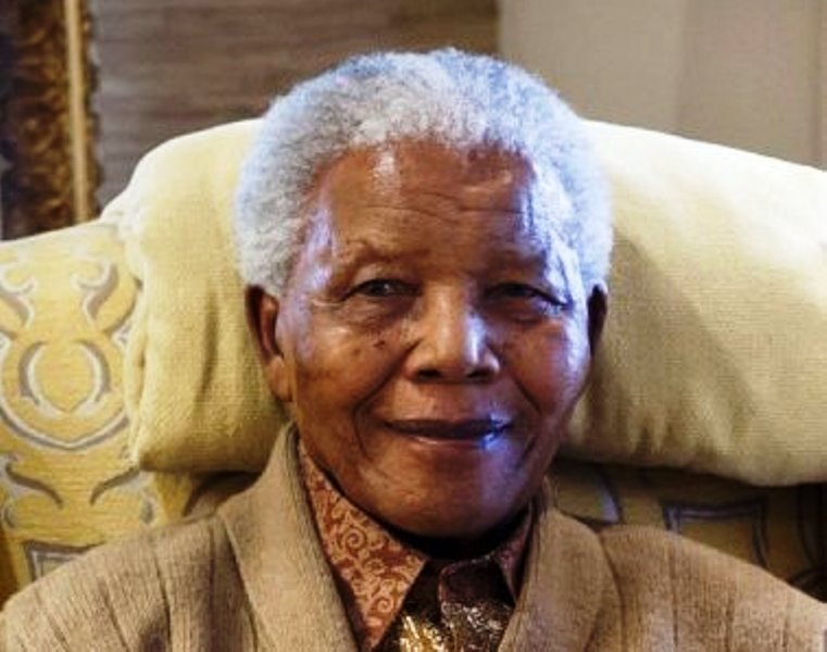 الموت يغيب نيلسون مانديلا عن عمر يناهز الـ 95 عامًا