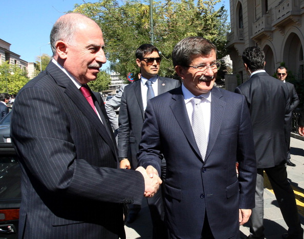 وزير الخارجية التركي أحمد داوود أوغلو مستقبلاً أسامة النجيفي في أنقرة 