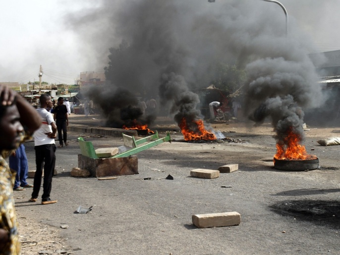 ربيع السودان... يكرم البشير أو يُهان