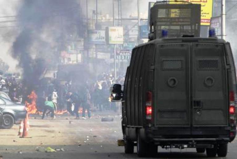 اشتباكات للأمن مع انصار مرسي في مدينة نصر شرق القاهرة يوم الجمعة