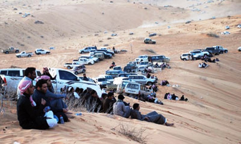 الشباب السعودي يهوى التخييم خارج مناطق العمران في فصل الربيع