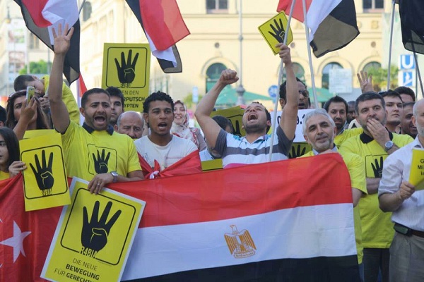 المصريون انقسموا ايضا في ألمانيا