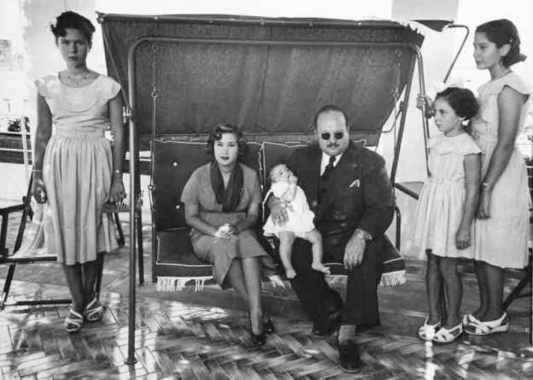 أغسطس ١٩٥٢: الملك فاروق وأسرته بعد مغادرة مصر