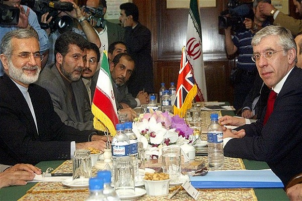 سترو يحادث كمال خرازي وزير خارجية ايران الأسبق عام 2003 