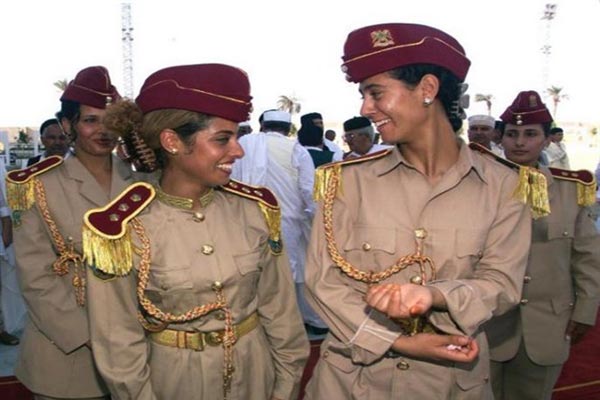نساء ضمن فريق الحماية الشخصية للقذافي