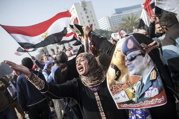 المصريون يطالبون بالسيسي رئيسا
