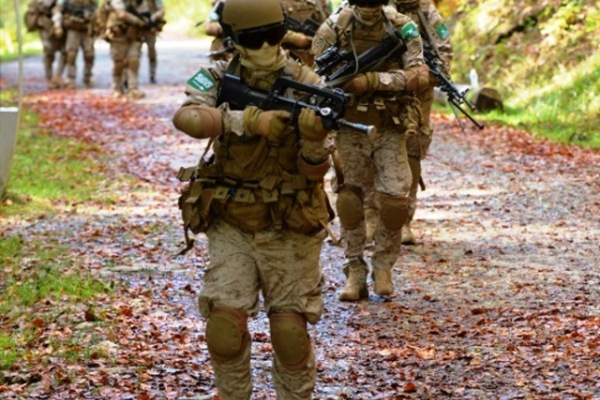 مشيًا في حرارة متدنية لاكتساب خبرات عملياتية