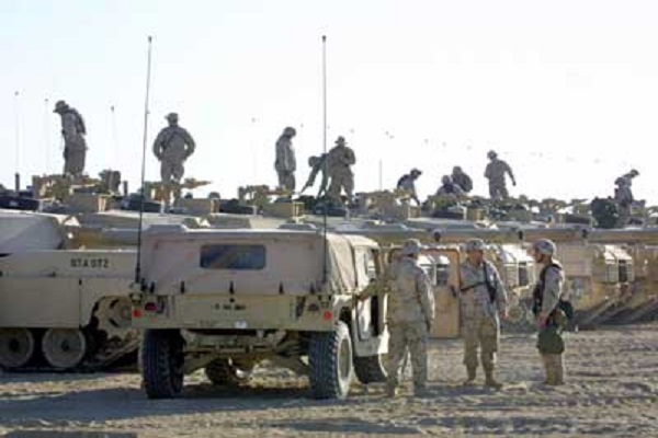 قوات أميركية وإسبانية تتجحفل في قاعدة 