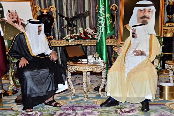 العاهل السعودي يستقبل أمير قطر