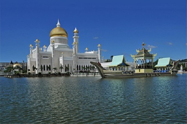مسجد السلطان عمر علي سيف الدين بسلطنة بروناي