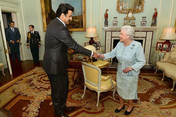 ملكة بريطانيا تستقبل أمير دولة قطر 
