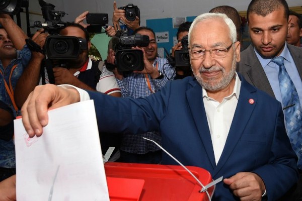 رئيس حزب النهضة راشد الغنوشي يشارك في الانتخابات