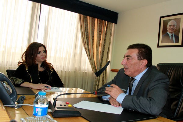 الزميلة رانيا تادرس خلال اللقاء مع رئيس مجلس النواب الأردني عاطف الطراونة 