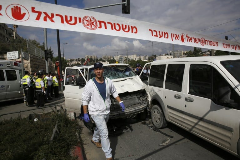 صورة من مكان هجوم سابق حيث دهس فلسطيني بسيارته اسرائيليين