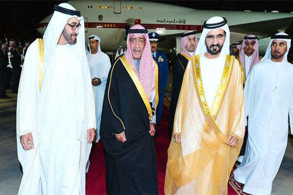 أثناء وصول الوفد الإماراتي برئاسة الشيخ محمد بن راشد