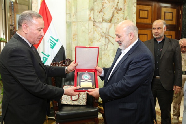 وزير الدفاع العراقي مستقبلا نائب وزير الدفاع الايراني