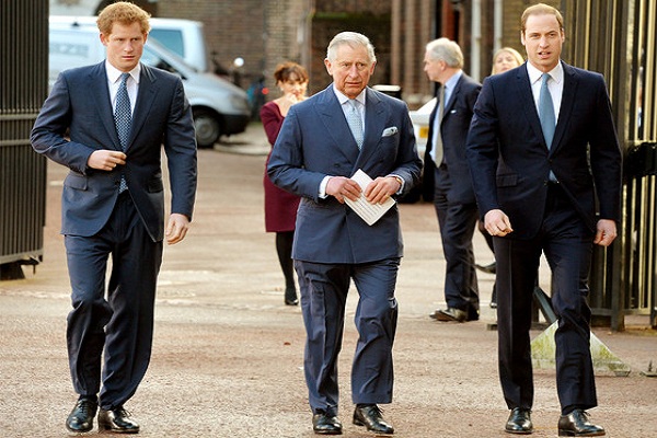 الأمير تشارلز برفقة ابنيه الأمير وليام والأمير هاري