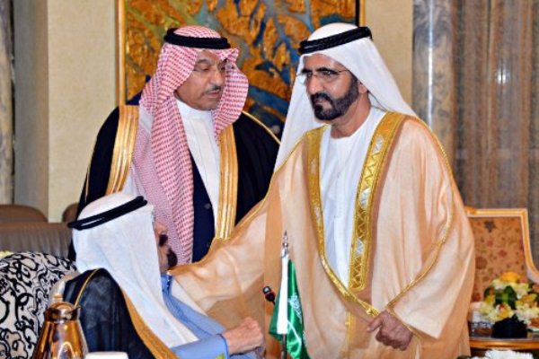 العاهل السعودي مستقبلًا حاكم دبي الشيخ محمد بن راشد 