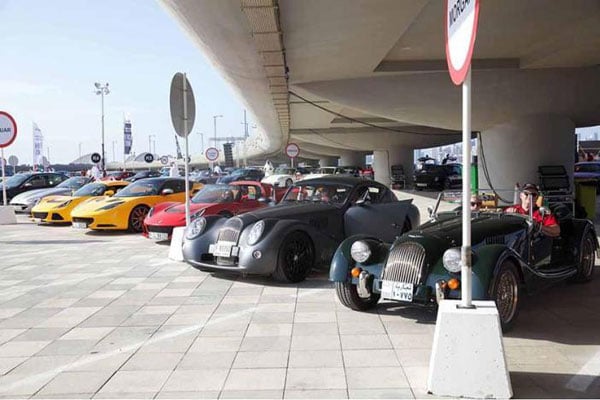طرازات فاخرة في فعالية قرية السيارات في دبي