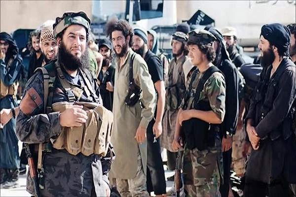 مقاتلون من تنظيم (داعش) في سوريا 