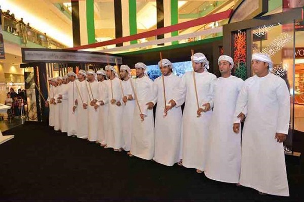 جانب من احتفالات المواطنين الاماراتيين بعيدهم الوطني الثالث والأربعين
