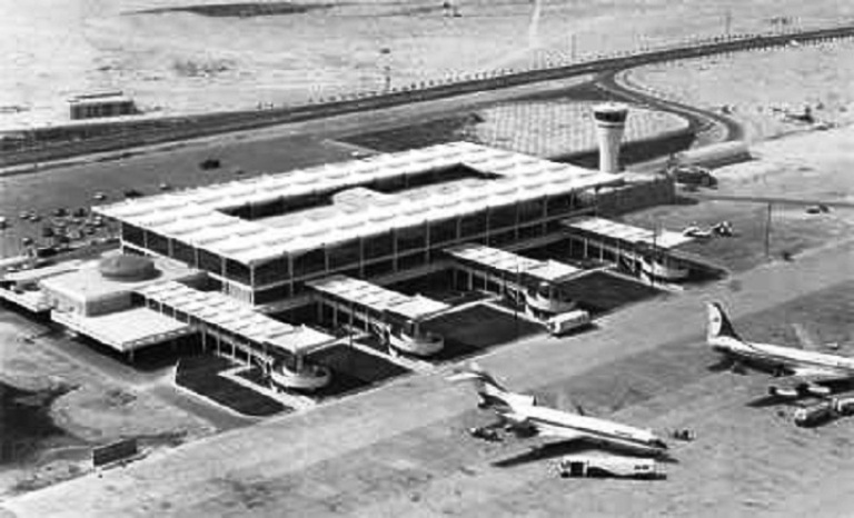 أنشأ الشيخ راشد مطار دبي الدولي في العام 1960 استجابة لتطلعات مواطنيه