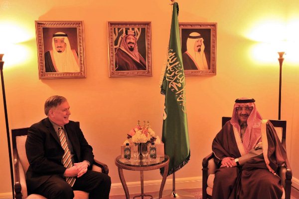 الأمير محمد بن نايف يلتقي نائب مدير الأمن القومي ريتشارد ليدجيت