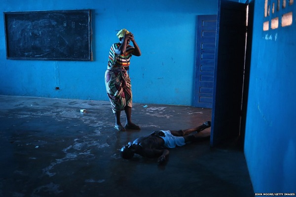 أيبولا القاتل الافريقي الذي يهدد العالم بفيروس عجز الطب حتى الآن عن وضع الترياق المناسب لوقفه