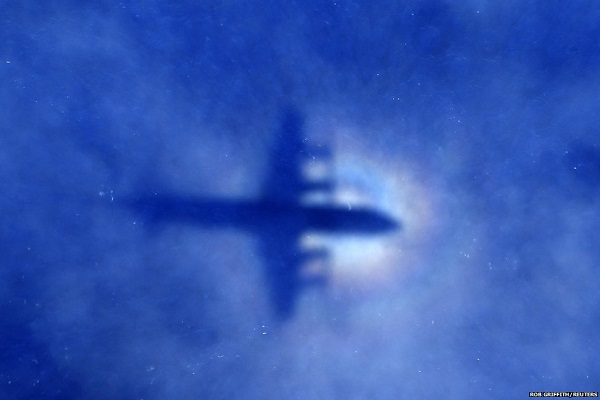 الطائرة الماليزية أم أتش 370 مفقودة من دون أي أثر منذ آذار (مارس) الماضي
