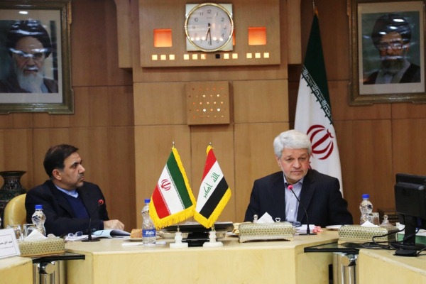 وزير النقل العراقي باقر الزبيدي إلى جانب نظيره الإيراني عباس اوخندي