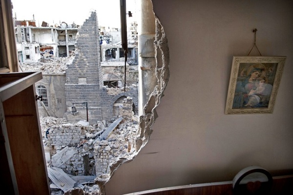 منزل في مدينة حمص تهدمت جدرانه