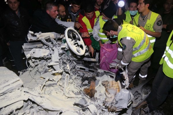 عمال الإنقاذ هرعوا إلى المكان بعد وقوع الانفجار