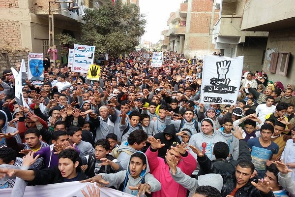 صورة لمتظاهرين نشرتها صفحة حزب الحرية والعدالة 