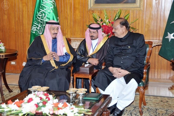 خلال الاجتماع مع رئيس جمهورية باكستان 