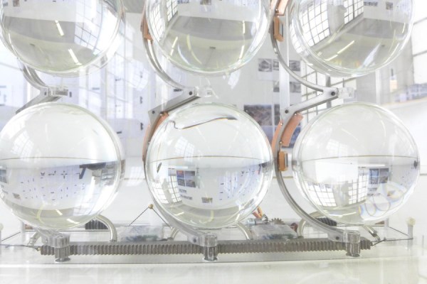 بوسع هذه الكرات أن تنتج ما يكفي لشحن سيارة كهربائية