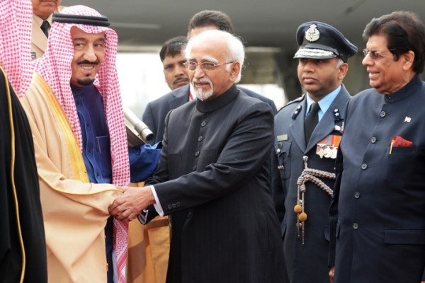 نائب رئيس الجمهورية في الهند مستقبلًا ولي العهد السعودي الأمير سلمان