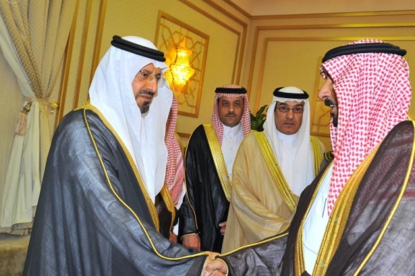 أمير منطقة حائل يستقبل المبايعين للأمير مقرن بن عبدالعزيز 