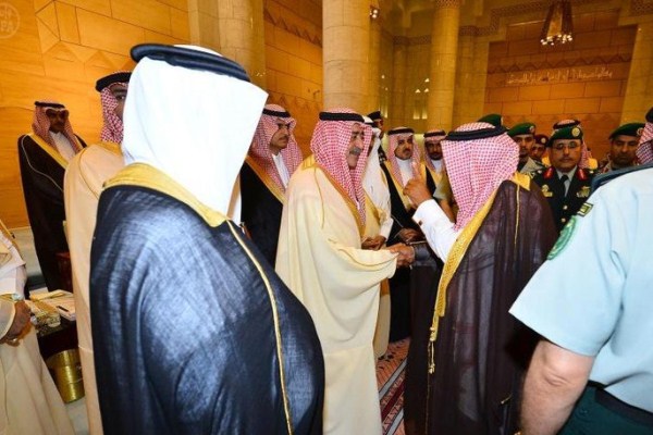 الأمير مقرن يتلقى المبايعة ولياً لولي العهد السعودي