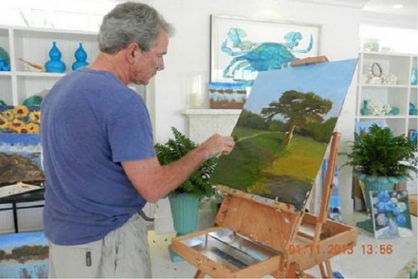 جورج بوش اثناء قيامه برسم لوحة فنية
