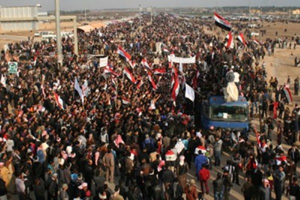 محتجون في الانبار يتظاهرون