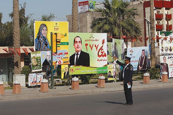 ملصقات انتخابية في أحد شوارع بغداد