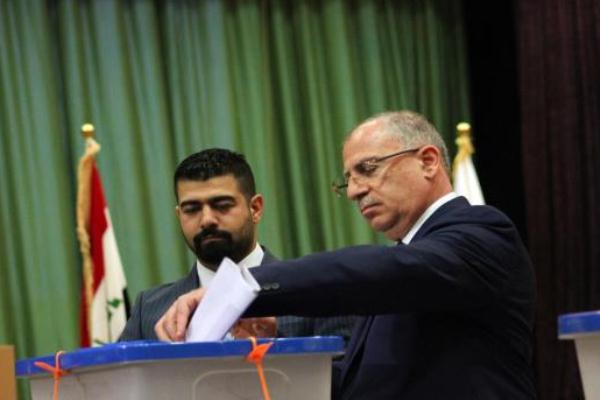 رئيس مجلس النواب العراقي أسامة النجيفي يدلي بصوته