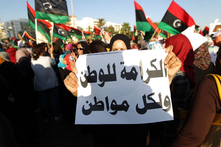 مظاهرة في بنغازي تساند العملية العسكرية لحفتر ضد المتشددين
