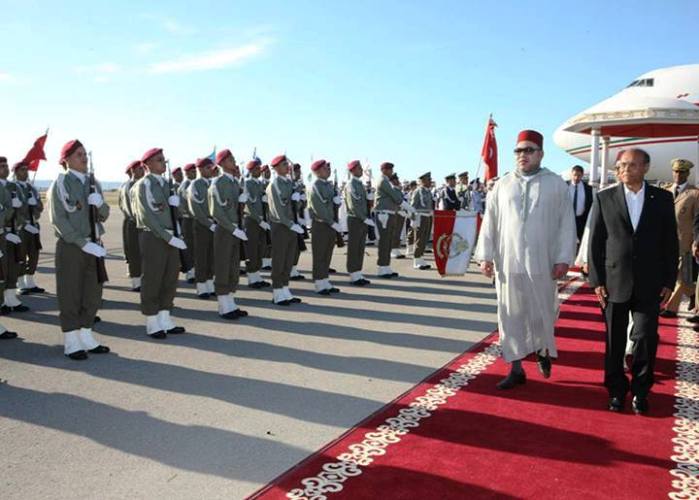 ملك المغرب حظي بإستقبال رسمي في مطار تونس - قرطاج الدولي 