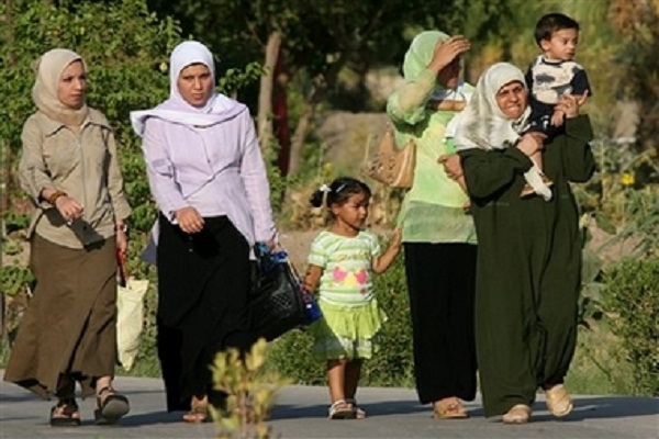 عراقيات يتنهزهن بمتنزه الزوراء وسط بغداد