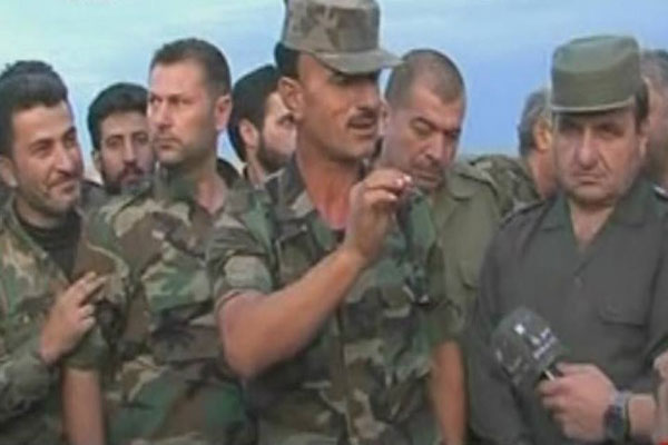 النمر بين جنوده في حلب 