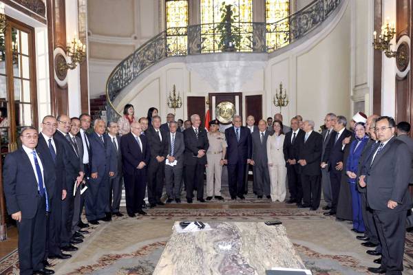 محلب وأعضاء حكومته السابقة