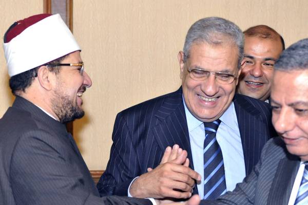 محلب مع وزيري الأوقاف والتعليم