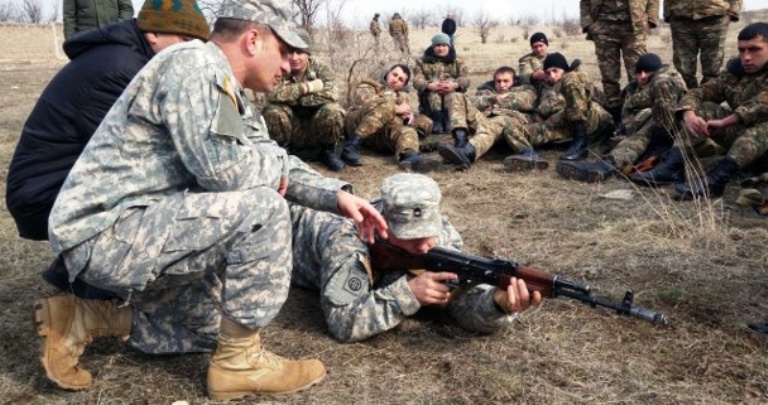 مدربون تابعون للجيش الأميركي