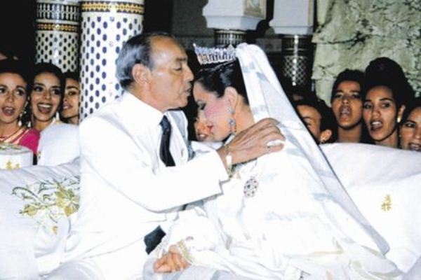 الملك الراحل الحسن الثاني في زفاف إحدى بناته 